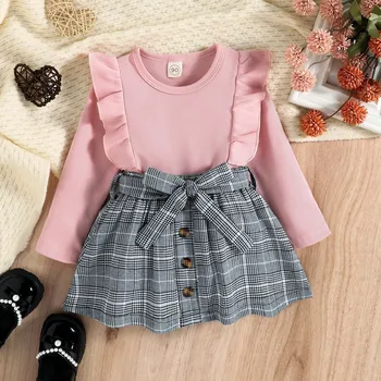 Есенно-зимния шарен пуловер с дълги ръкави и набори за малки момичета и клетчатая пола на копчета с принтом за момичета