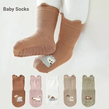 Нови удобни дишащи детски нескользящие чорапи за пода от чесаного памук с дизайн за малки момчета и момичета, противоскользящий чорап със средна тръба