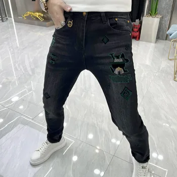 Моден еластичен прилепнали дънки в корейския Harajuku стил за мъже с бродерия и принтом, черни ежедневни панталони с диаманти